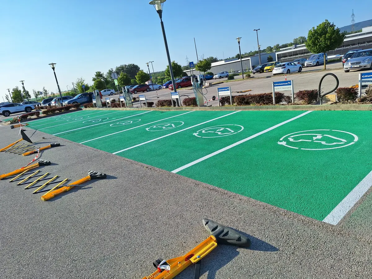 Parkolófestés és útfestés referencia munka 12 - profi kivitelezés