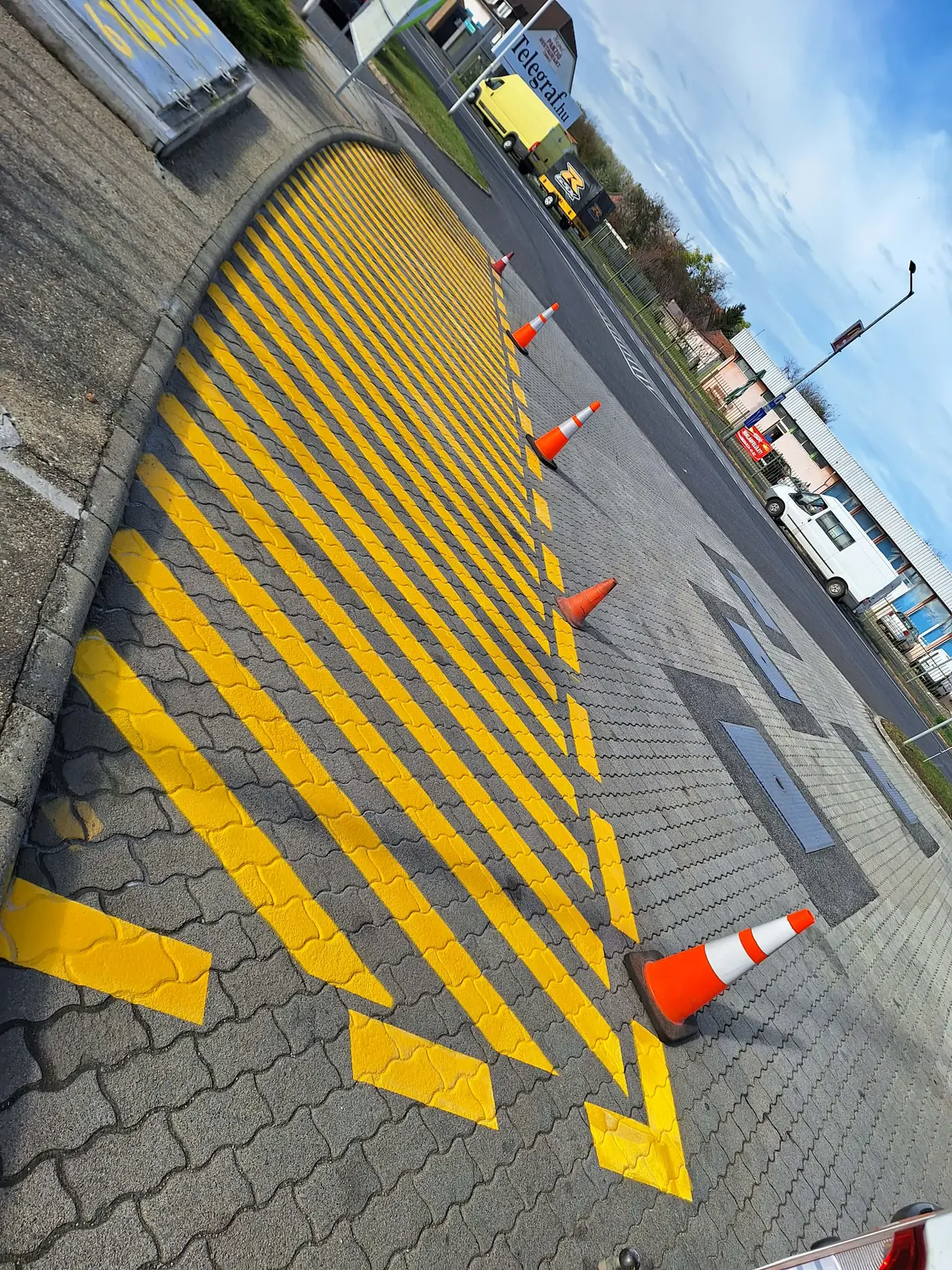 Parkolófestés és útfestés referencia munka 35 - profi kivitelezés